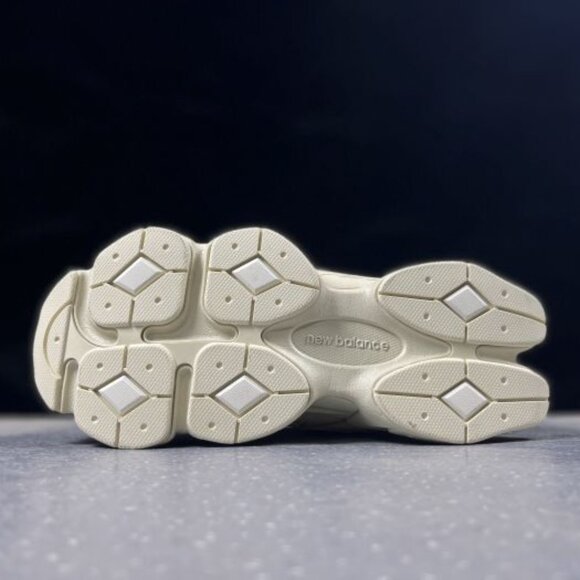 9060 Series New Balance Cream Sneakers - Picture 2 of 6
